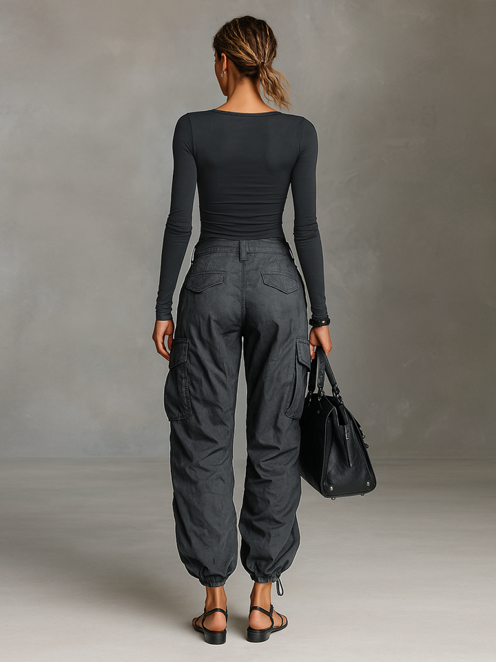 Ensemble-Top mit quadratischem Ausschnitt und Cargo-Hose