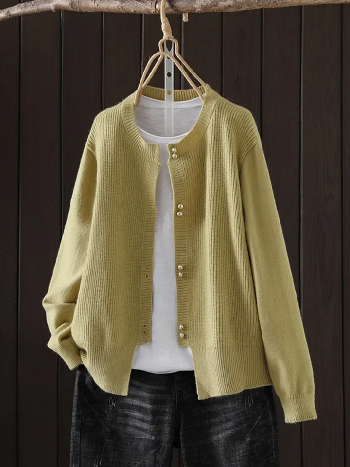 Elara - Perlenknopf Cardigan